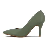Zapato de tacón alto Vizzano, color blanco, con punta fina y detalle de logo dorado en el lateral.
