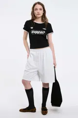 Short deportivo gris melange de corte amplio.