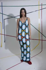 Vestido largo calado hecho en círculos de crochet unidos entre sí, 100% algodón.