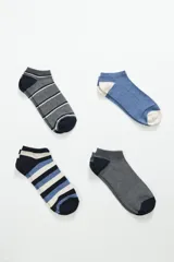 Pack de cuatro pares de medias soquete (tobilleras) con diferentes diseños: una gris a rayas horizontales blancas y negras con puntera y talón azul marino; una azul jaspeada con puntera y talón beige; una a rayas horizontales azules, blancas y negras con puntera y talón azul marino; y una gris jaspeada con puntera y talón azul marino.