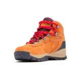 Botas de senderismo Columbia Newton Ridge Waterproof color rosa claro con cordones rosas.