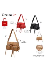 Cartera de hombro Las Oreiro color negro, con solapa frontal y cierre de hebilla. Presenta dos bolsillos frontales con cierre y detalles de ojales metálicos, así como cordones decorativos en los laterales. La correa es ajustable.