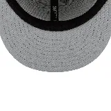 Gorro New Era modelo 5950, color negro con logo de los New York Yankees bordado en blanco en el frente.