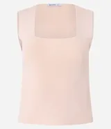 Blusa cropped naranja de punto con escote cuadrado y bretel ancho.