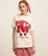 Remera color crema de algodón con estampado de frambuesas y texto "Delicious & Tasty Berry".
