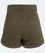 Short de sarga negro con cintura alta, bolsillos delanteros y traseros.