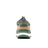 Championes Merrell Alpine 83 Sneaker Recraft, color gris con detalles en marrón y verde. Confeccionados en ante y textil reciclado, con forro de malla transpirable, plantilla de espuma EVA reciclada y suela de goma.