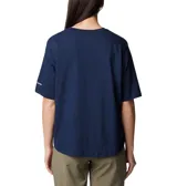 Remera blanca de algodón con logo de Columbia estampado en el pecho y en la manga. Corte holgado.