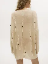 Buzo tipo vestido color mostaza, con detalles de flecos bordados y canutillos de madera, ideal para llevar a la playa.