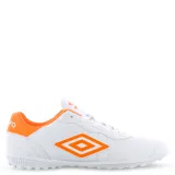 Championes de fútbol 5 Umbro Touch TF, negros con detalles en blanco.