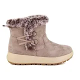 Bota corta color beige con forro de piel sintética en el borde superior, ajuste con cordones cruzados y suela de plataforma.
