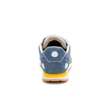 Championes Caterpillar Ventura Sport azules con detalles en blanco y amarillo. Capellada de gamuza y malla de nylon, forro 100% reciclado, plantilla de espuma EVA, entresuela EVA y suela de goma.