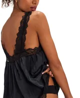 Top color rosa viejo con breteles finos y escote en V con detalles de encaje floral.