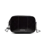 Cartera bandolera negra con diseño matelaseado y correa de cadena metálica.