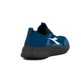 Championes deportivos Diadora modelo Tindari, color azul con tejido de punto jaspeado y logo blanco en el lateral. Suela gruesa y texturizada de color gris oscuro.