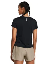 Remera deportiva negra de manga corta, marca Under Armour, modelo Launch Shortsleeve.