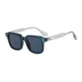 Lentes de sol unisex con montura cuadrada azul y lentes grises.