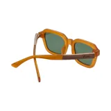 Lentes de sol con marco cuadrado color naranja traslúcido y lentes verdes. Hechos a mano con madera y acetato.