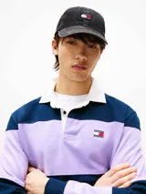 Gorra de denim negro con logo de Tommy Jeans bordado al frente.