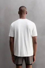 Camiseta blanca de corte holgado, cuello redondo y manga corta. Detalle de logo estampado en el bajo. Zara Athleticz.