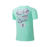 Remera verde agua con el logo de la MLB y el logo de los New York Yankees estampado en el frente.