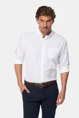 Camisa azul marino de manga larga con bolsillo en el pecho, confeccionada en algodón.