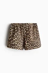 Short de corte holgado con estampado de leopardo, cintura elástica con cordón ajustable, bolsillos laterales y aberturas laterales cortas.