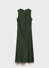 Vestido midi verde oliva, de corte recto y sin mangas, con cuello redondo y cierre de botón en la parte posterior.