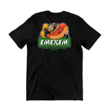 Remera negra de algodón con estampa en la espalda de un hot dog con brazos y piernas, apoyado sobre un cartel con el texto "Emexem" y la frase "Dominando el arte de ser un pancho - Desde 2009".