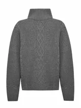 Sweater gris de tejido de punto con cuello alto con medio cierre y diseño de trenzas en el frente.