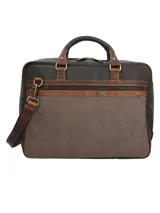 Maletín unisex color marrón, fabricado a mano con cuero 100% natural y canvas engrasado, con forro interior 100% poliéster reciclado. Cuenta con compartimento principal con cierre cremallera, bolsillo frontal con cierre cremallera, compartimento interior acolchado para computador, bolsillo interior con cierre cremallera, múltiples bolsillos interiores, strap ajustable y removible, strap trasero Carry On para manilla de maleta.