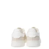 Championes acordonados color beige, de estilo casual.