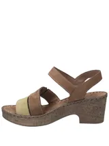 Sandalias de cuero con plataforma y taco de 6 cm. Tiras de cuero color marrón, naranja y amarillo.