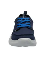 Zapatillas urbanas marca Hush Puppies modelo Alfie Lace, color azul marino con cordones celestes y suela blanca. Fabricadas con tela reciclada y tecnología Smart Foam Tech para mayor comodidad.