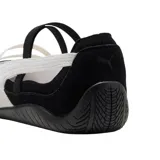 Zapatilla Puma Speedcat Ballet SD, color negro con detalles en blanco y suela de goma.