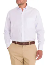 Camisa de hombre RKF Cityscape, de manga larga, corte regular y cuello americano abotonado. Diseño a cuadros pequeños en tonos blanco y celeste.