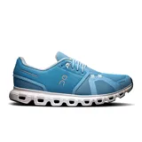 Championes urbanos On Running modelo Cloud 6, color celeste con detalles en blanco, confeccionados en malla técnica y materiales reciclados, con sistema de amortiguación CloudTec® y suela de goma.