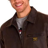Chaqueta Caterpillar negra con cierre frontal, cuello clásico y bolsillo con cierre en el pecho izquierdo. Forro estampado con el logo de Caterpillar y bolsillo interior.