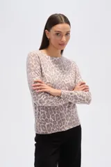 Sweater de manga larga con cuello redondo y estampado animal print abstracto en tonos blanco y marrón/malva.