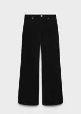 Pantalón de pana negro de corte wide leg, tiro medio, cinco bolsillos y cierre de cremallera y botón.