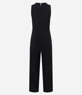 Mono largo de viscosa color negro, con breteles anchos, cuello redondo, cierre por gota y cremallera invisible en la espalda, bolsillos delanteros y pinzas.