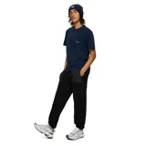 Remera azul marino de manga corta con bolsillo en el pecho y logo de la marca Merrell.