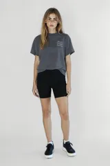 Short deportivo negro de tiro alto.