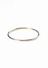 Pulsera rígida dorada de acero quirúrgico, con forma de aro de 3mm de ancho.