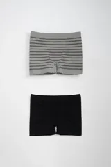 Boxer de microfibra gris melange con rayas horizontales negras.