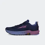 Championes de trail running Altra Timp 5, color azul marino con detalles en lila y rosa. Cuentan con suela Vibram® Megagrip para un agarre superior en superficies mojadas y secas, entresuela Altra EGO™ MAX para mayor comodidad y puntera espaciosa para mayor libertad de movimiento.