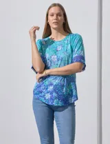 Blusa de modal estampado marca Ruby Rd, con mangas cortas terminadas en crochet.