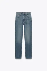 Jeans de tiro alto con cintura con trabillas, cinco bolsillos, efecto lavado, corte skinny, slim fit y cierre frontal con cremallera y botón.