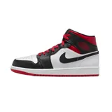 Zapatillas de caña media Air Jordan 1 Mid, color negro con detalles dorados en el logo, el cuello y el swoosh.