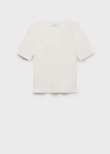 Jersey de punto fino color crudo, de manga corta y cuello redondo.